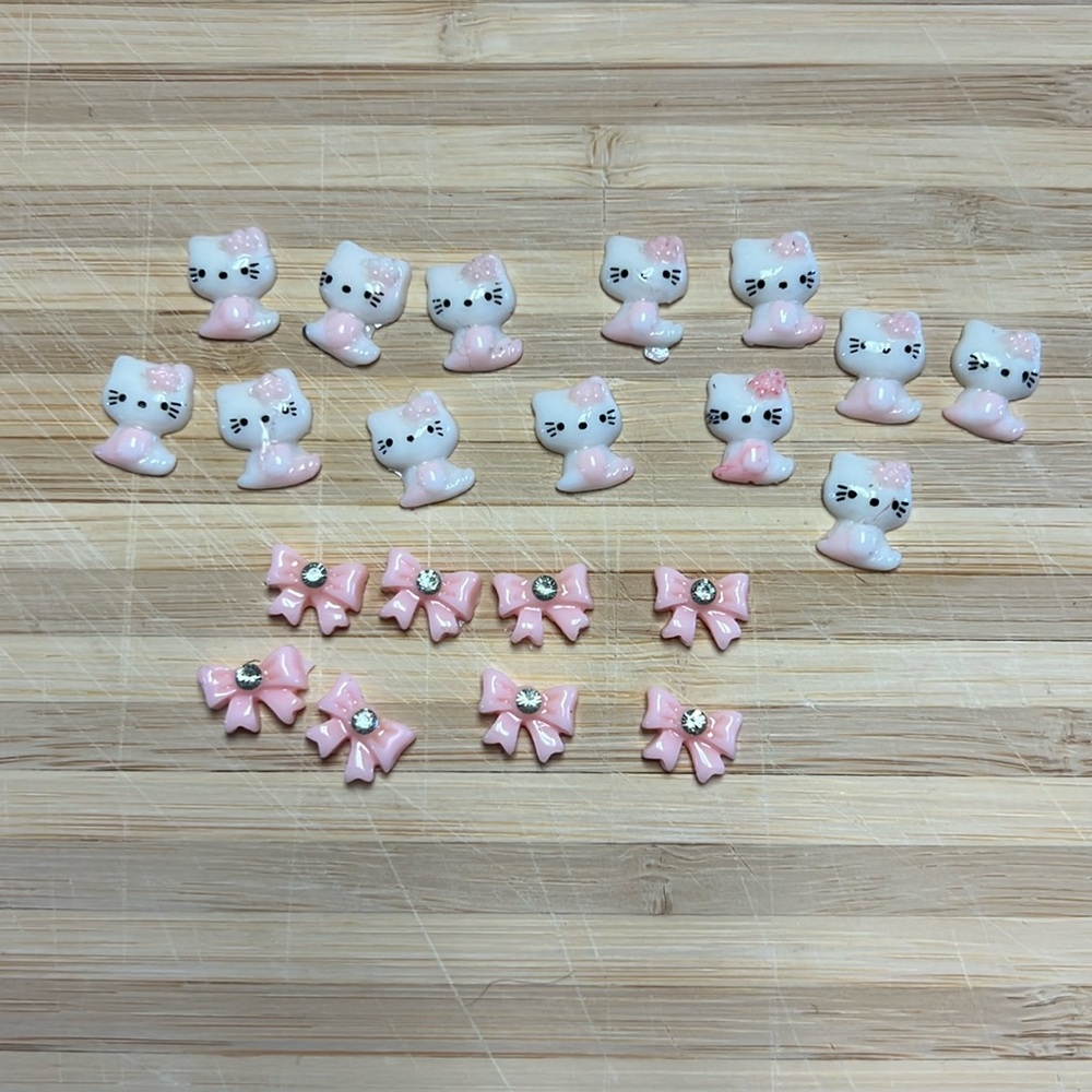 21 Piece Hello Kitty Nail Charms